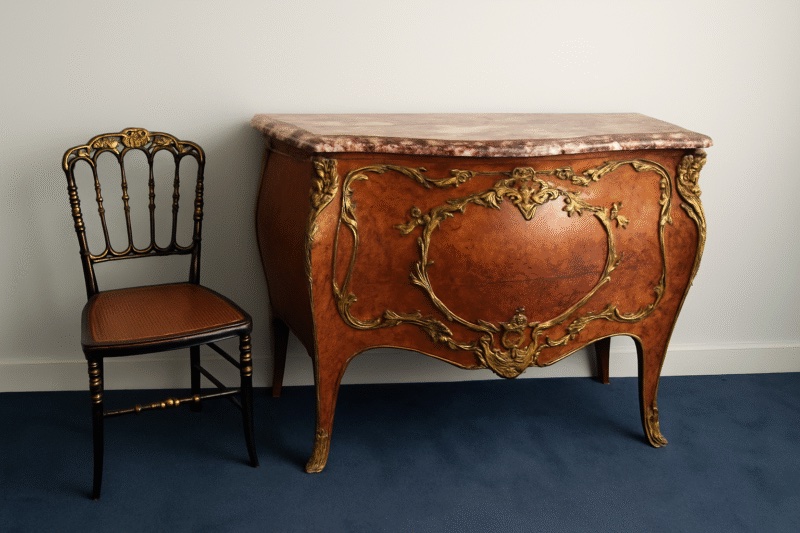 Commode Louis XV galbée estimée par nos antiquaires