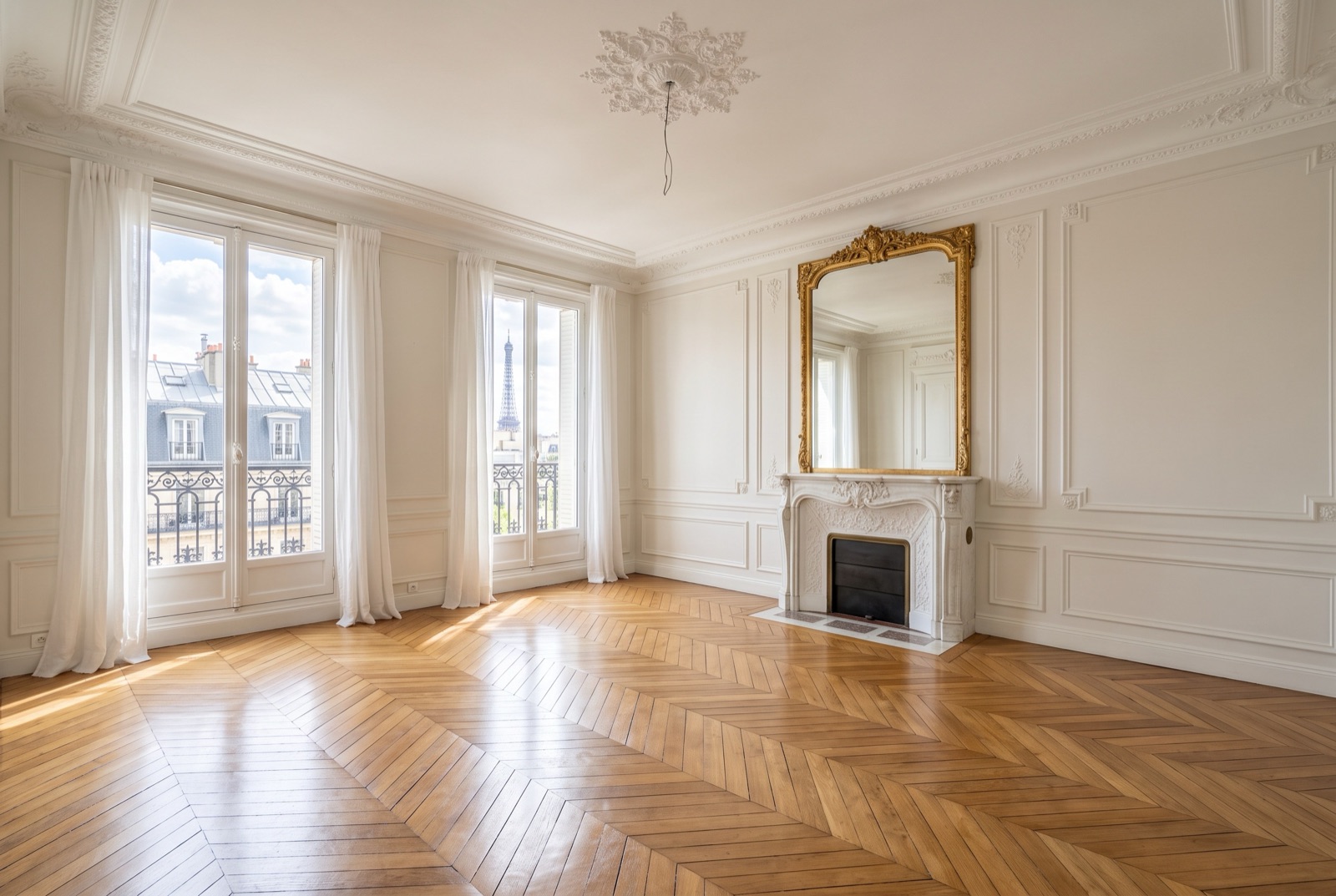 Après notre intervention : salon haussmannien parisien rendu propre et net